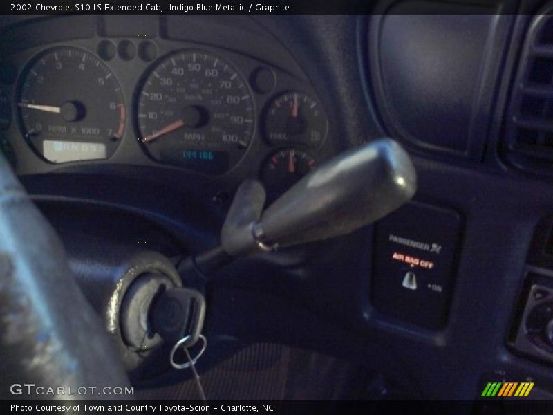 Indigo Blue Metallic / Graphite 2002 Chevrolet S10 LS Extended Cab