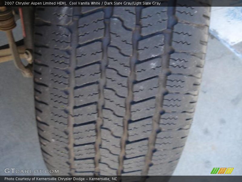 Cool Vanilla White / Dark Slate Gray/Light Slate Gray 2007 Chrysler Aspen Limited HEMI
