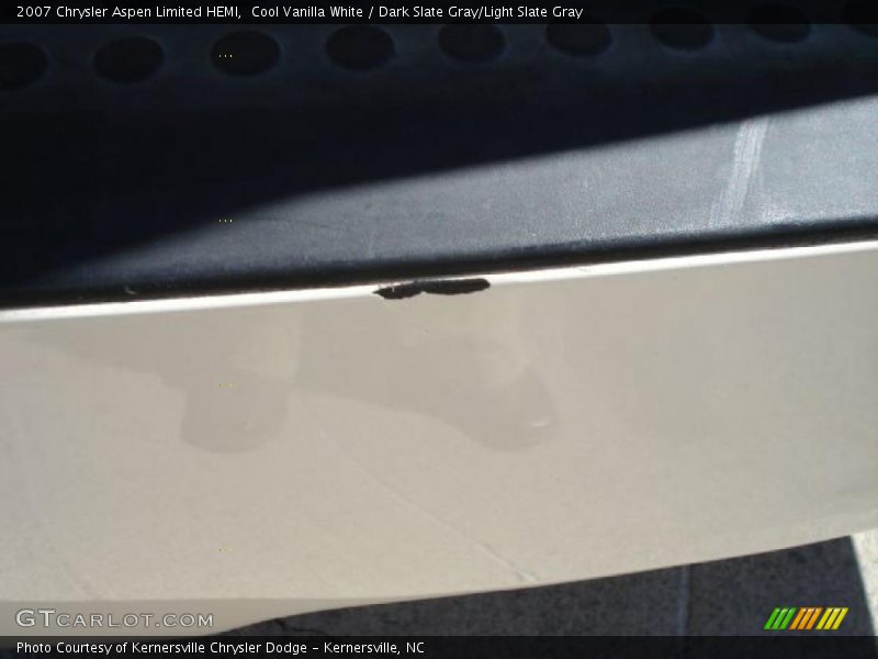 Cool Vanilla White / Dark Slate Gray/Light Slate Gray 2007 Chrysler Aspen Limited HEMI