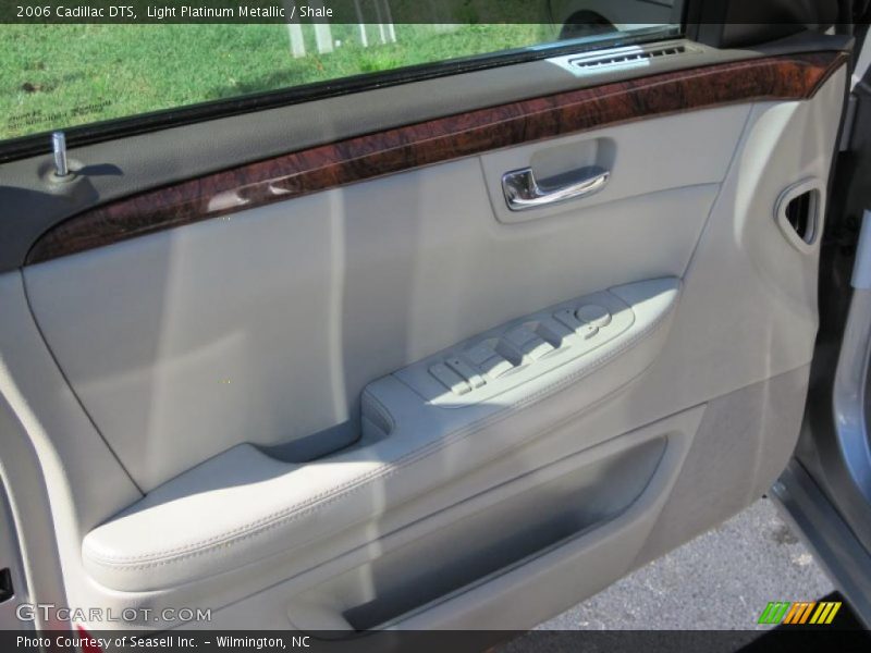 Light Platinum Metallic / Shale 2006 Cadillac DTS