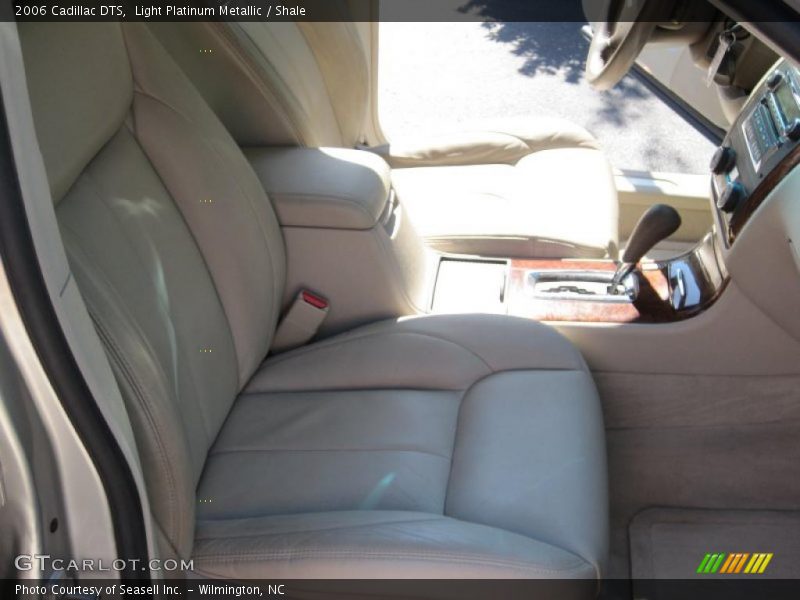 Light Platinum Metallic / Shale 2006 Cadillac DTS