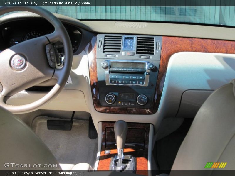 Light Platinum Metallic / Shale 2006 Cadillac DTS