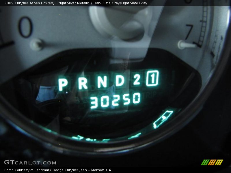 Bright Silver Metallic / Dark Slate Gray/Light Slate Gray 2009 Chrysler Aspen Limited