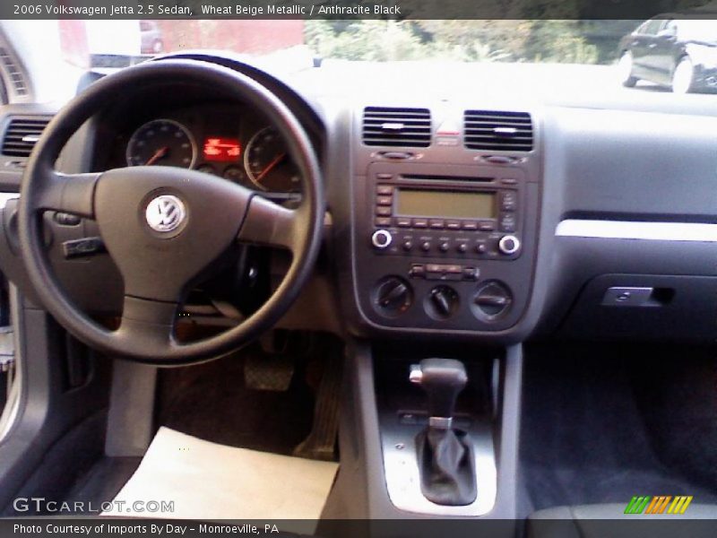Wheat Beige Metallic / Anthracite Black 2006 Volkswagen Jetta 2.5 Sedan
