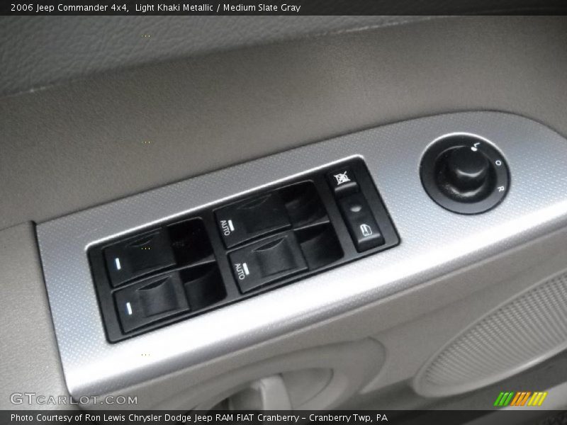 Light Khaki Metallic / Medium Slate Gray 2006 Jeep Commander 4x4