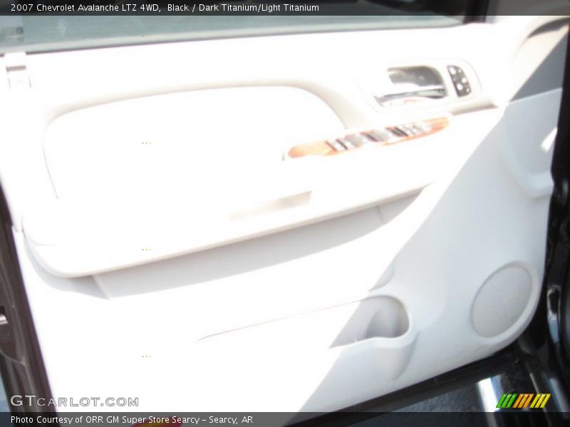Black / Dark Titanium/Light Titanium 2007 Chevrolet Avalanche LTZ 4WD