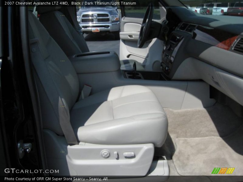 Black / Dark Titanium/Light Titanium 2007 Chevrolet Avalanche LTZ 4WD