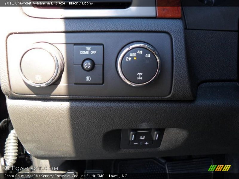 Black / Ebony 2011 Chevrolet Avalanche LTZ 4x4