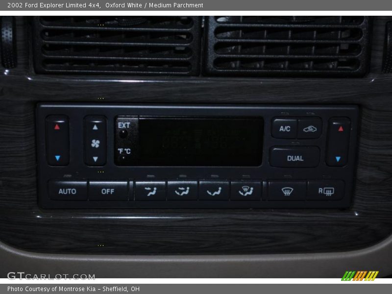 Oxford White / Medium Parchment 2002 Ford Explorer Limited 4x4