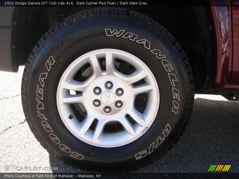 Dark Garnet Red Pearl / Dark Slate Gray 2003 Dodge Dakota SXT Club Cab 4x4