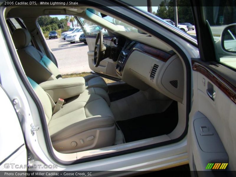 White Lightning / Shale 2006 Cadillac DTS