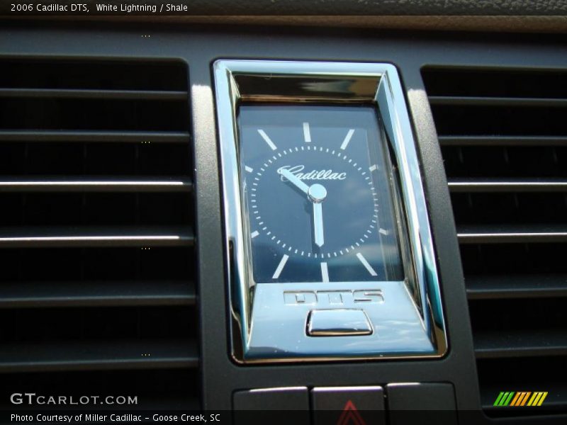 White Lightning / Shale 2006 Cadillac DTS