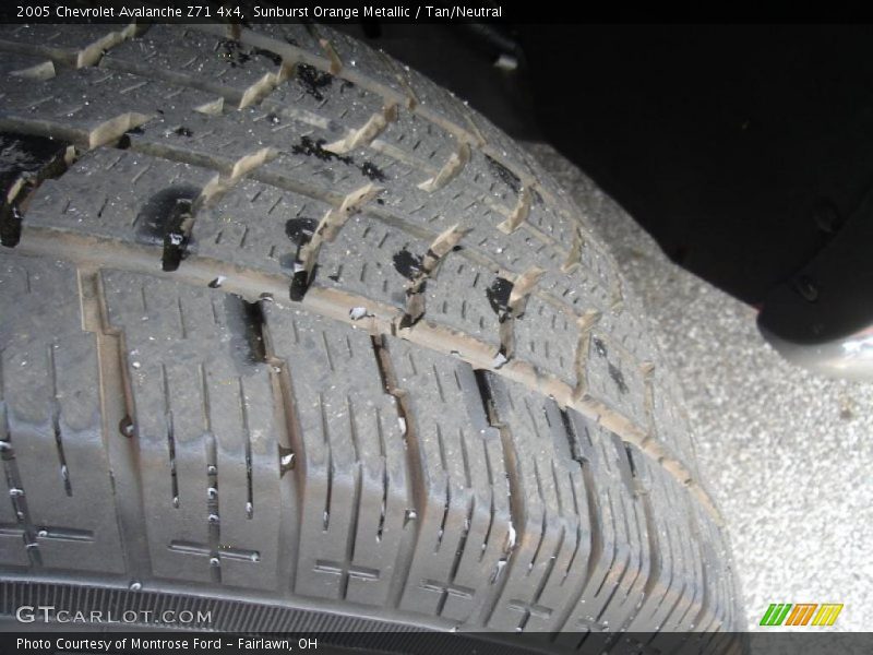 Sunburst Orange Metallic / Tan/Neutral 2005 Chevrolet Avalanche Z71 4x4