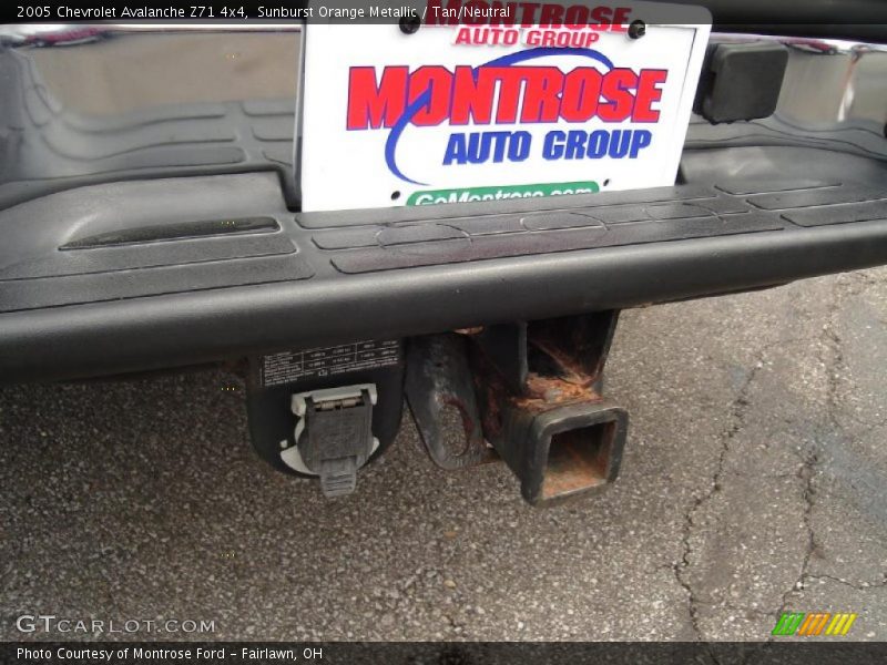 Sunburst Orange Metallic / Tan/Neutral 2005 Chevrolet Avalanche Z71 4x4