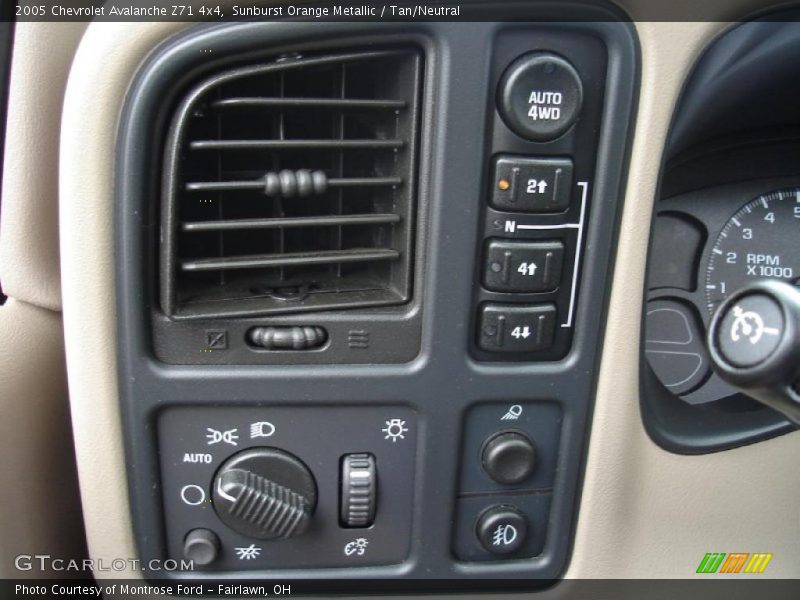 Sunburst Orange Metallic / Tan/Neutral 2005 Chevrolet Avalanche Z71 4x4