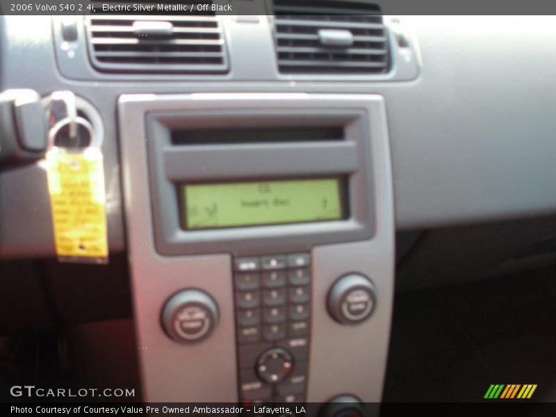 Electric Silver Metallic / Off Black 2006 Volvo S40 2.4i