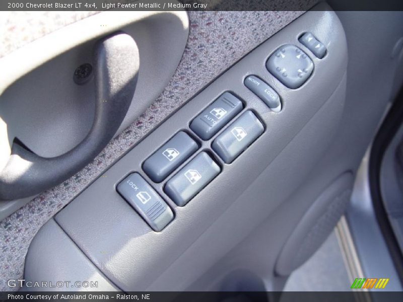 Light Pewter Metallic / Medium Gray 2000 Chevrolet Blazer LT 4x4