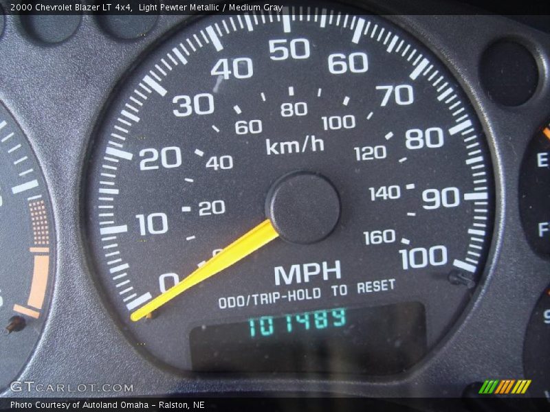 Light Pewter Metallic / Medium Gray 2000 Chevrolet Blazer LT 4x4