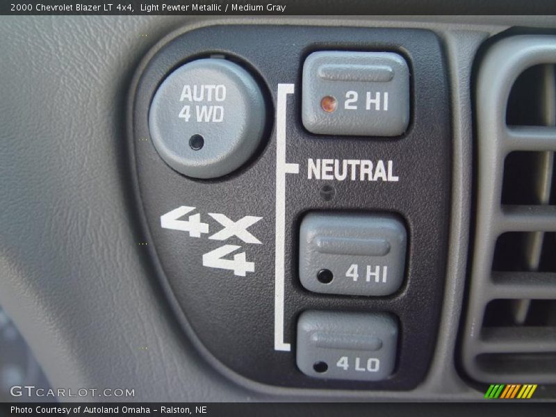 Light Pewter Metallic / Medium Gray 2000 Chevrolet Blazer LT 4x4