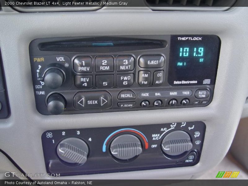 Light Pewter Metallic / Medium Gray 2000 Chevrolet Blazer LT 4x4