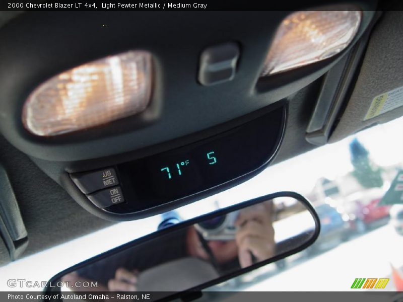 Light Pewter Metallic / Medium Gray 2000 Chevrolet Blazer LT 4x4