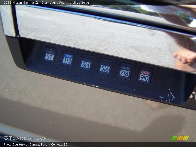 Champagne Pearl Metallic / Beige 1988 Nissan Maxima GL
