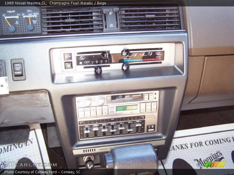 Champagne Pearl Metallic / Beige 1988 Nissan Maxima GL