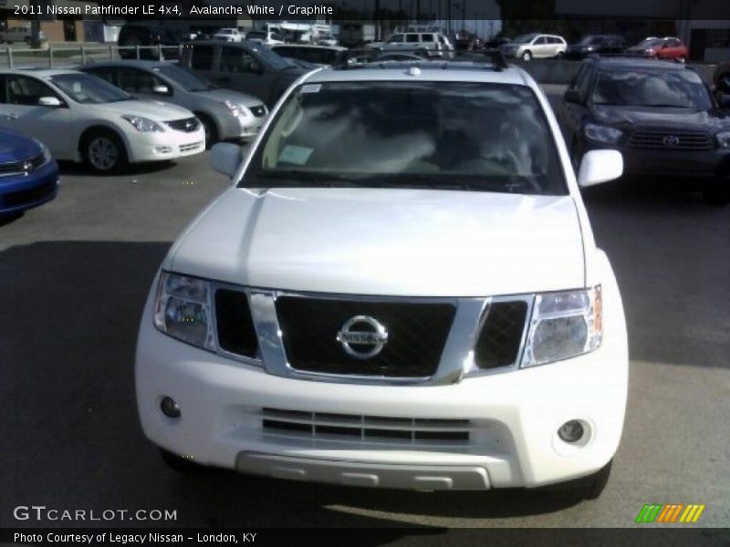 Avalanche White / Graphite 2011 Nissan Pathfinder LE 4x4