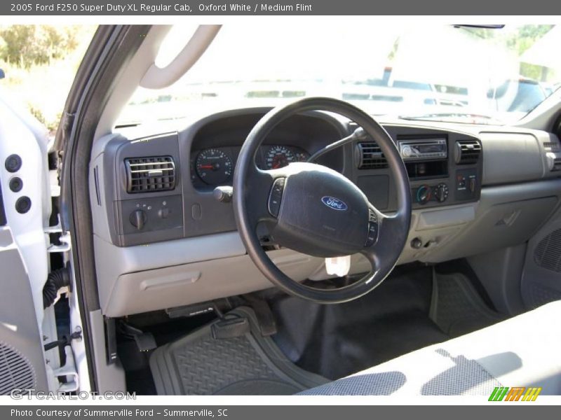 Oxford White / Medium Flint 2005 Ford F250 Super Duty XL Regular Cab