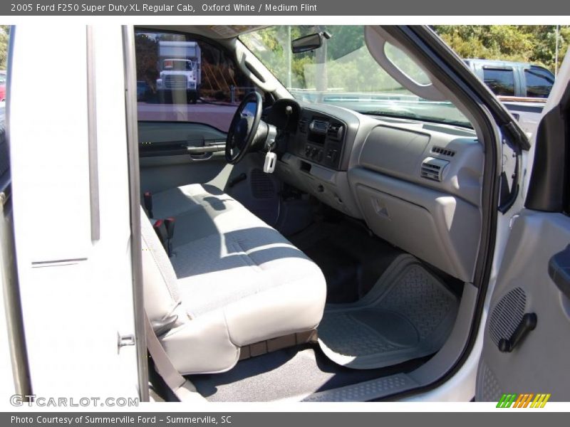 Oxford White / Medium Flint 2005 Ford F250 Super Duty XL Regular Cab