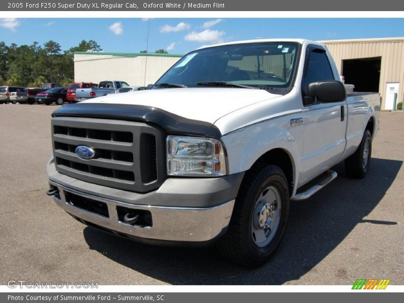Oxford White / Medium Flint 2005 Ford F250 Super Duty XL Regular Cab