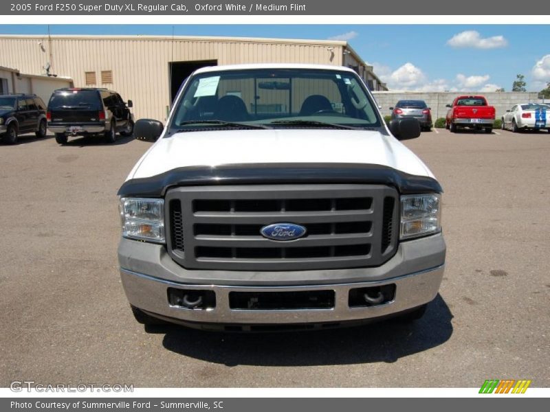 Oxford White / Medium Flint 2005 Ford F250 Super Duty XL Regular Cab