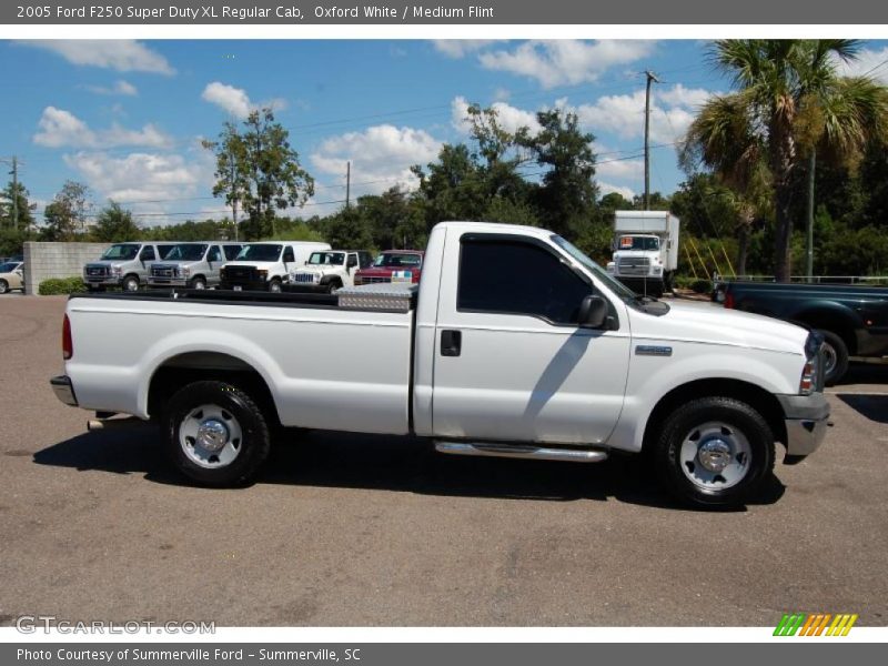 Oxford White / Medium Flint 2005 Ford F250 Super Duty XL Regular Cab