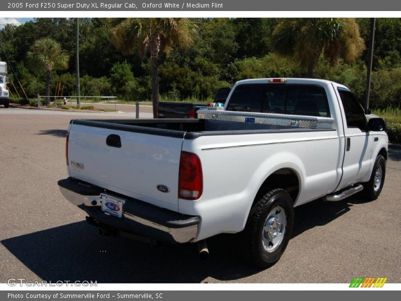 Oxford White / Medium Flint 2005 Ford F250 Super Duty XL Regular Cab