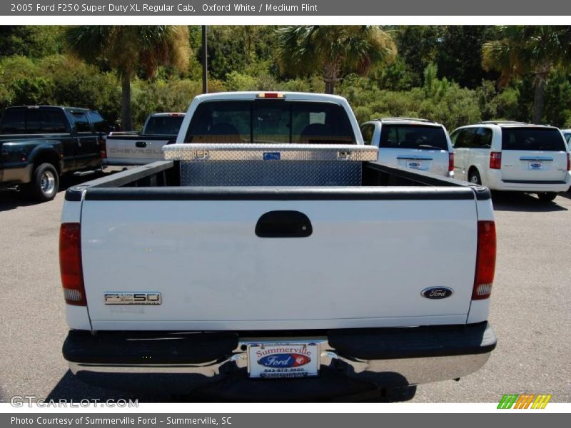 Oxford White / Medium Flint 2005 Ford F250 Super Duty XL Regular Cab