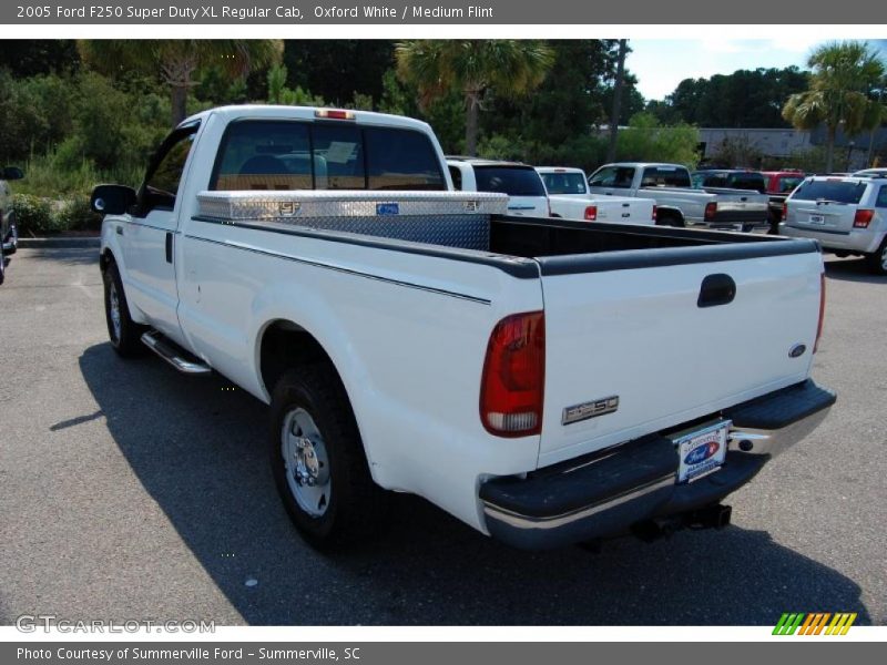 Oxford White / Medium Flint 2005 Ford F250 Super Duty XL Regular Cab