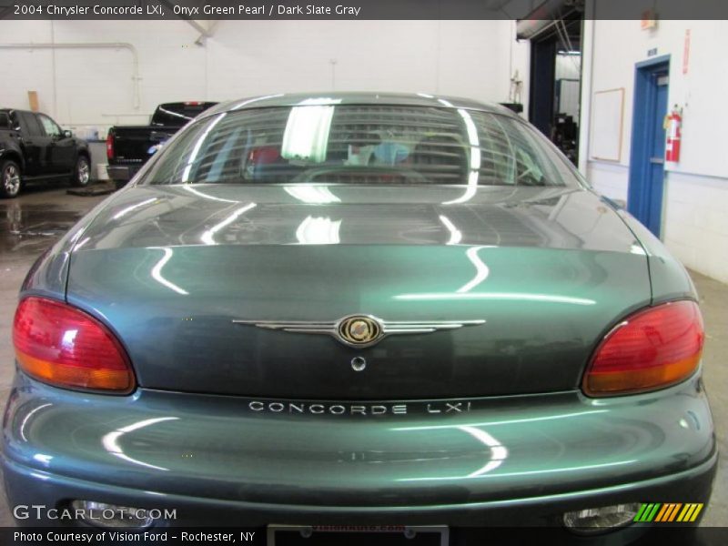 Onyx Green Pearl / Dark Slate Gray 2004 Chrysler Concorde LXi