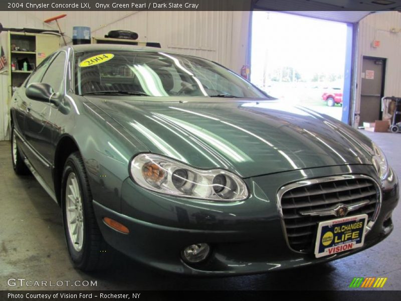Onyx Green Pearl / Dark Slate Gray 2004 Chrysler Concorde LXi