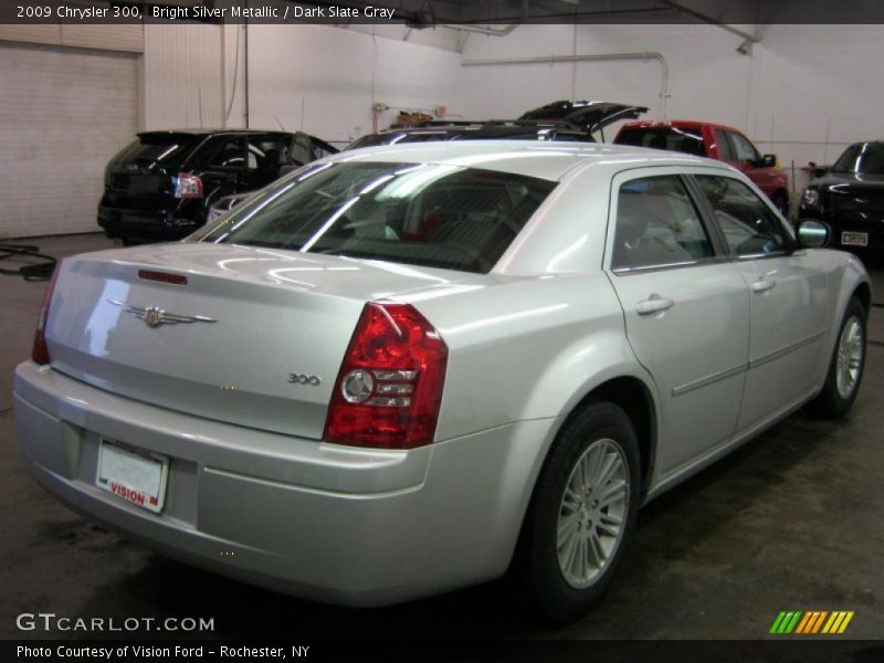 Bright Silver Metallic / Dark Slate Gray 2009 Chrysler 300