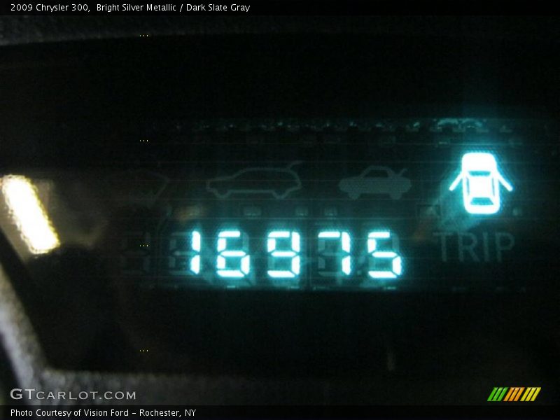 Bright Silver Metallic / Dark Slate Gray 2009 Chrysler 300