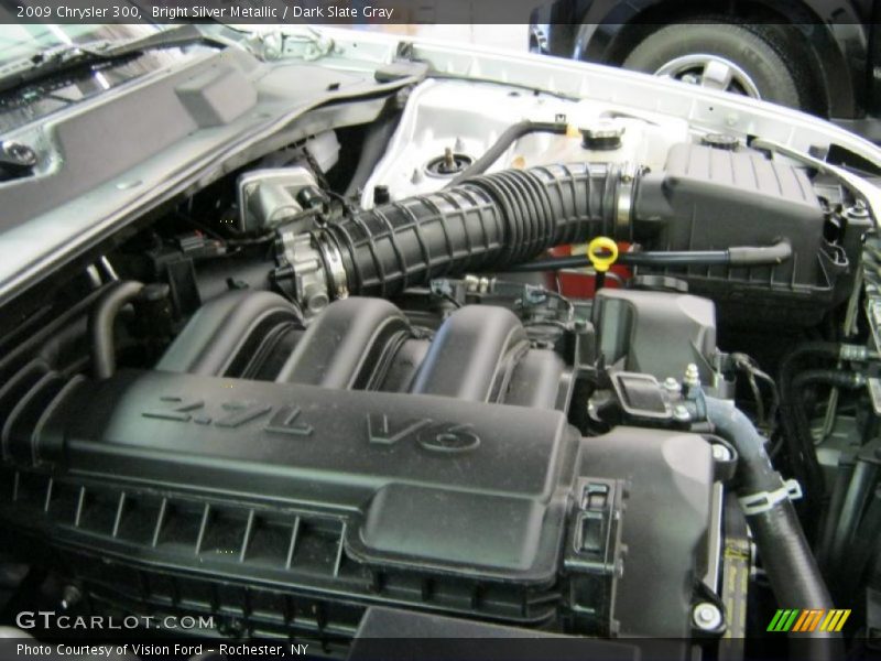 Bright Silver Metallic / Dark Slate Gray 2009 Chrysler 300