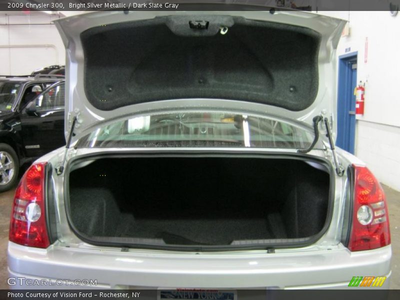 Bright Silver Metallic / Dark Slate Gray 2009 Chrysler 300