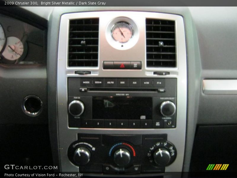 Bright Silver Metallic / Dark Slate Gray 2009 Chrysler 300