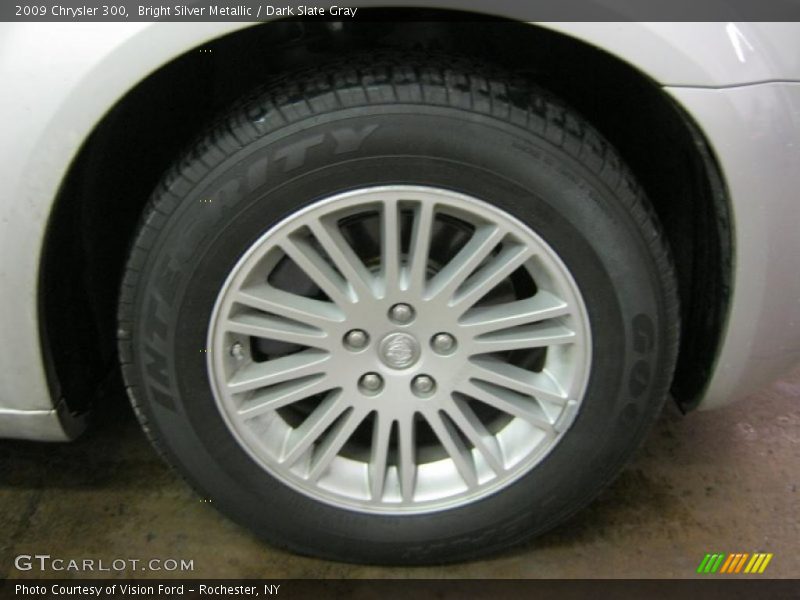 Bright Silver Metallic / Dark Slate Gray 2009 Chrysler 300