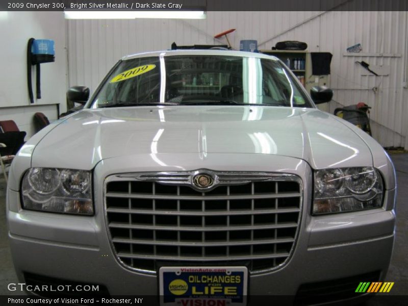 Bright Silver Metallic / Dark Slate Gray 2009 Chrysler 300