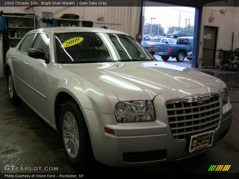 Bright Silver Metallic / Dark Slate Gray 2009 Chrysler 300