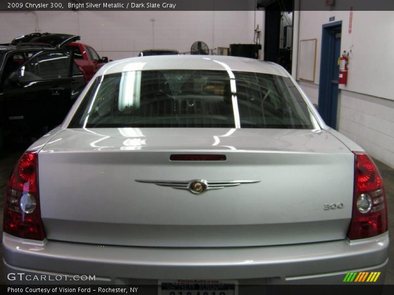 Bright Silver Metallic / Dark Slate Gray 2009 Chrysler 300