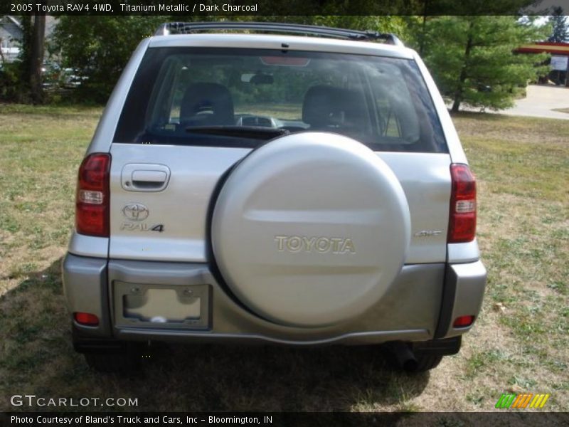 Titanium Metallic / Dark Charcoal 2005 Toyota RAV4 4WD