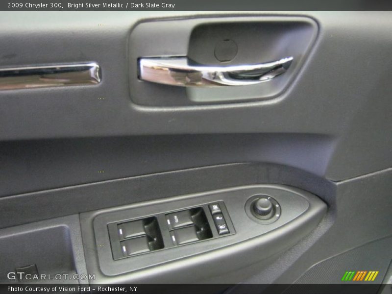 Bright Silver Metallic / Dark Slate Gray 2009 Chrysler 300