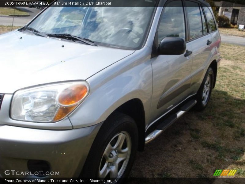 Titanium Metallic / Dark Charcoal 2005 Toyota RAV4 4WD